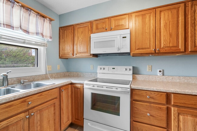 Building Photo - 2711 St Francis Dr