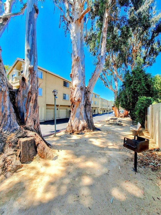 Building Photo - Beautiful Second Floor 3bd Condo w/Detached Garage & Pool