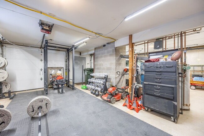 Building Photo - 27 Saw Mill Rd