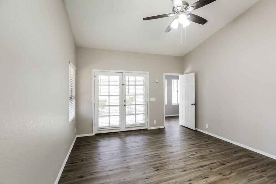 Building Photo - 8871 W Morningside Dr