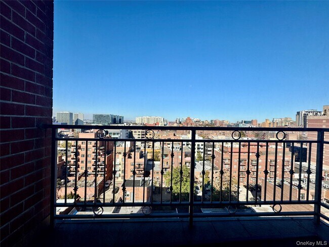 Building Photo - 132-26 Avery Ave