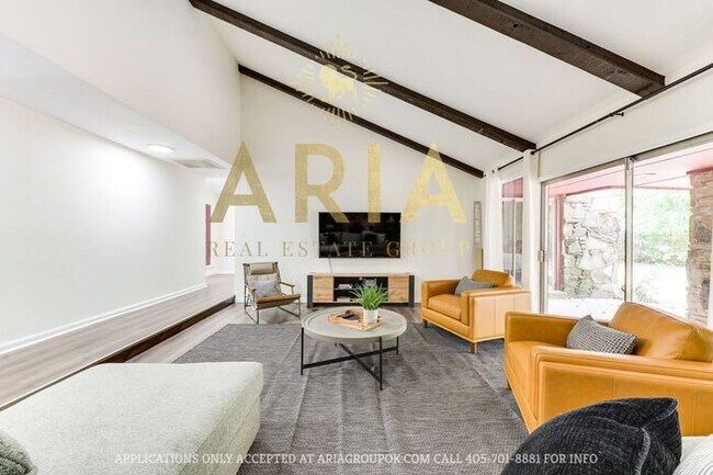 Building Photo - Unique 3 bed/2 bath Property with HUGE Bon...