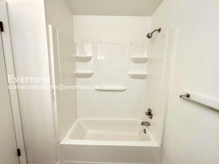 Building Photo - 739 43rd Ave