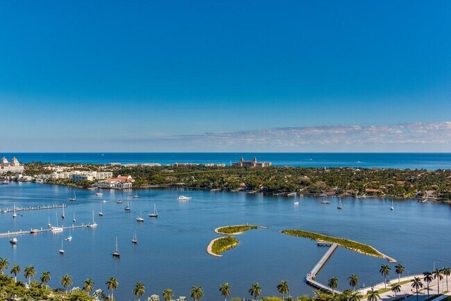 Building Photo - 701 S Olive Ave