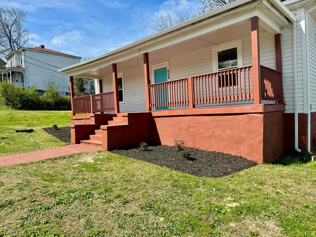 Primary Photo - 626 Monroe St