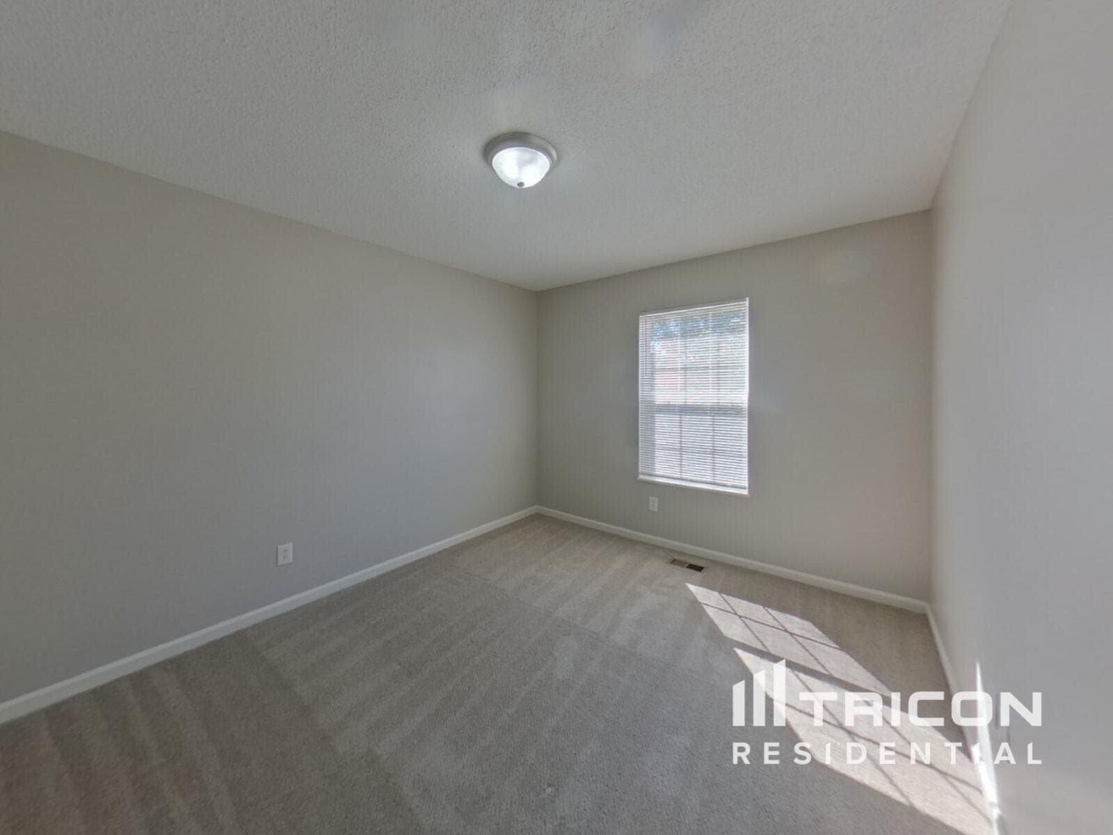 Building Photo - 741 Elderberry Ln