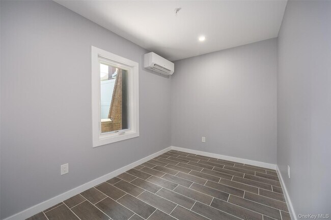 Building Photo - 126 Innis Ave