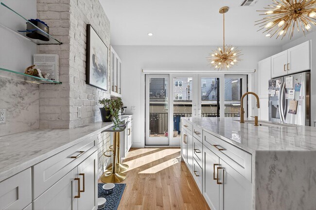 Building Photo - 303 4th St