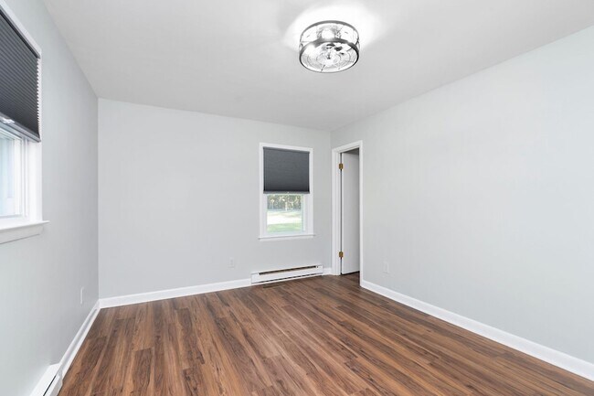 Building Photo - 826 Horsehead Rd