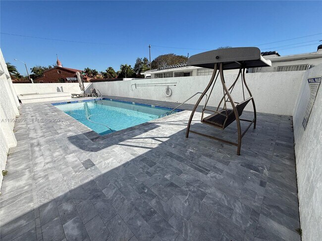 Building Photo - 2500 SW 6th St