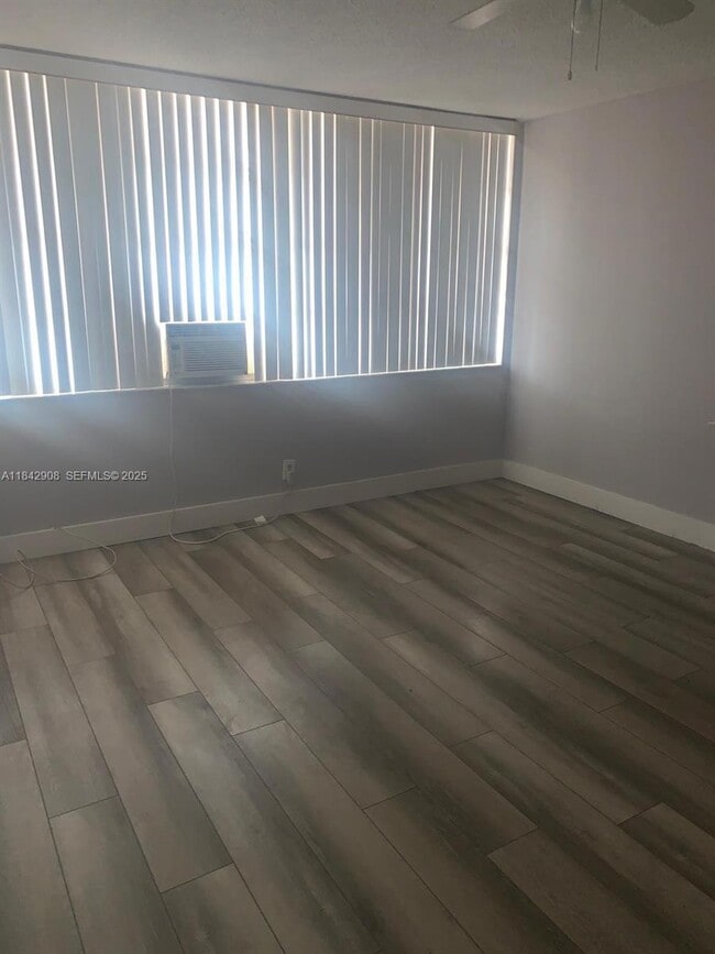 Building Photo - 2025 NE 164th St