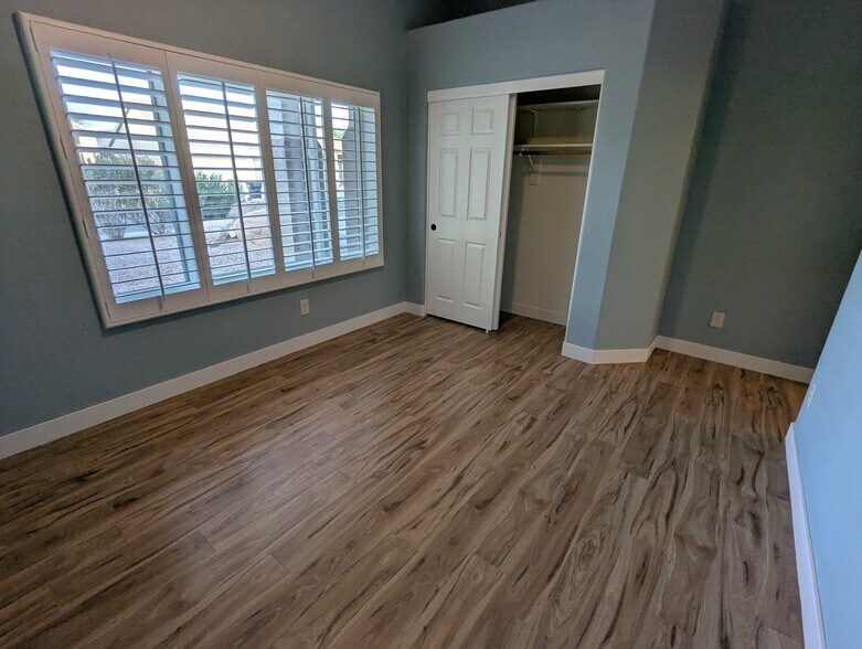 Building Photo - 267 E Smoke Tree Rd