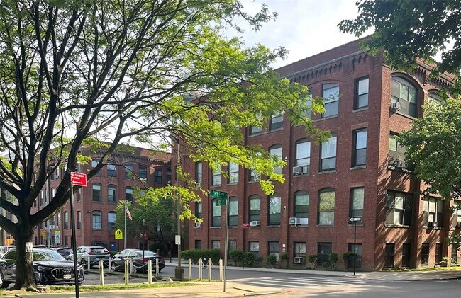 Building Photo - 84-10 101st St