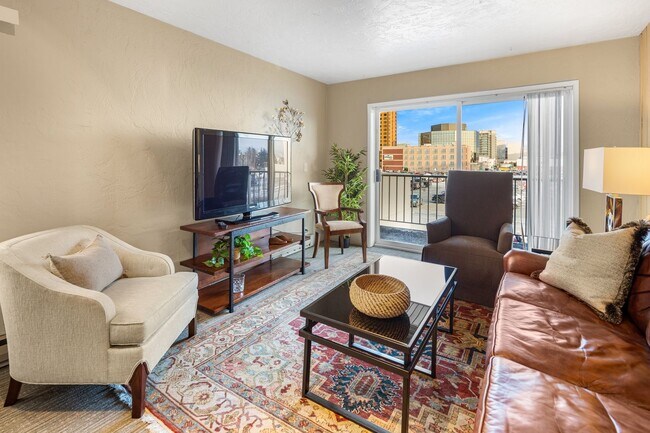 Building Photo - Downtown Furnished 1 Bed / 1 Bath Apartmen...