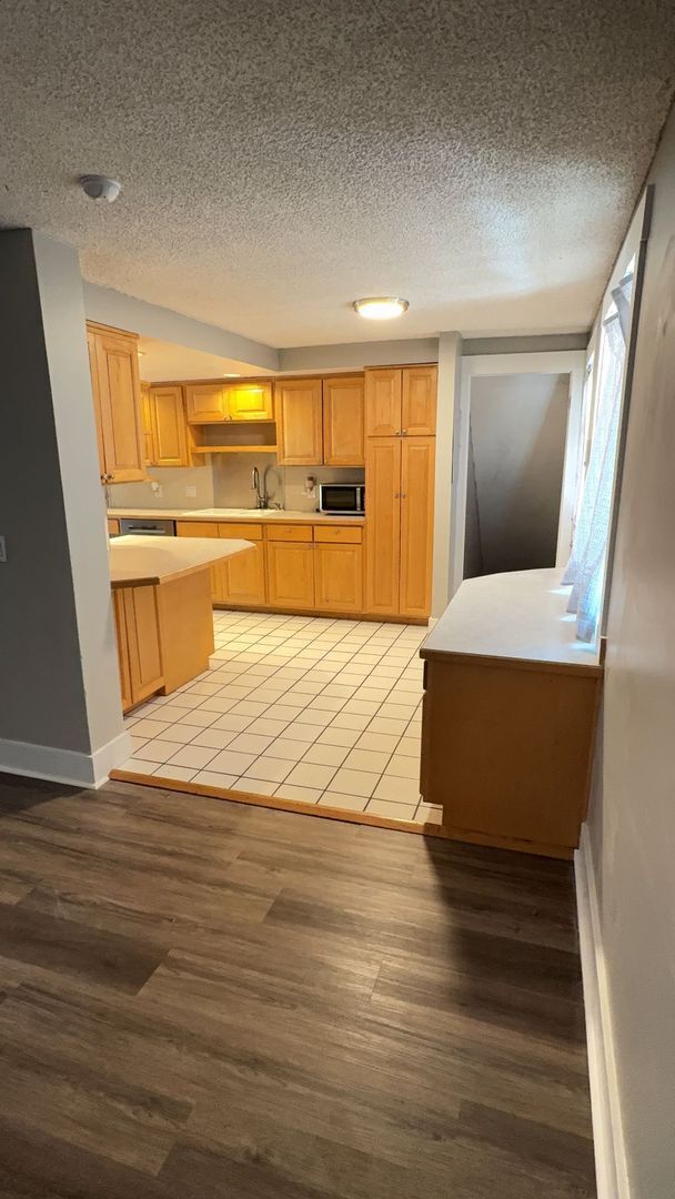 Building Photo - COTTONWOOD HEIGHTS 4 bed 3 bath family home