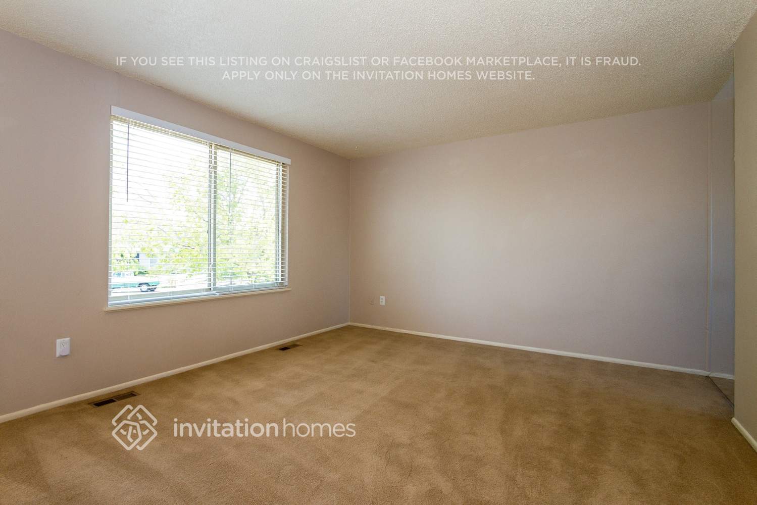 Building Photo - 15871 E Linvale Ave