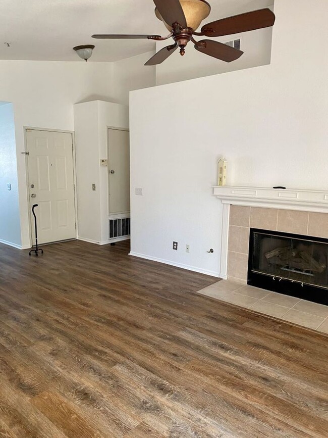 Building Photo - Beautiful Remodeled 2 Bed / 2 Bath Home in...