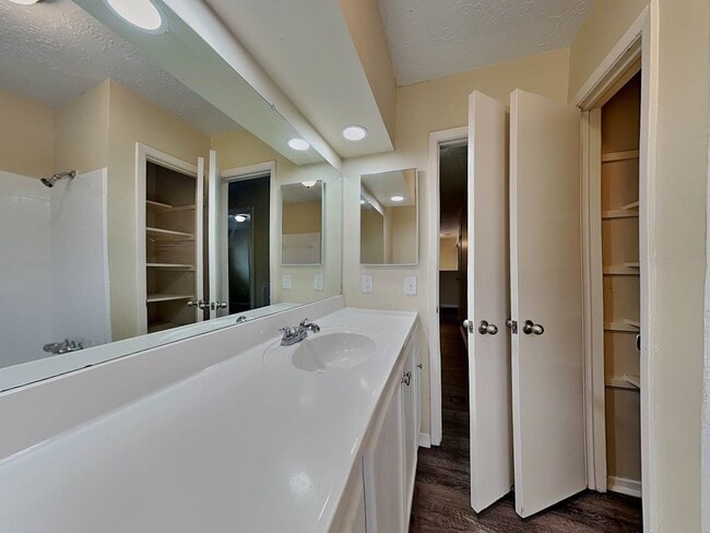 Building Photo - 14234 Montaigne Dr