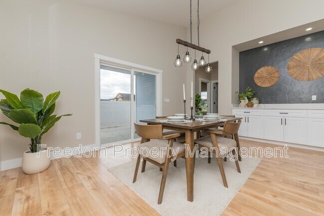 Building Photo - 2125 Oxon St