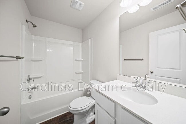 Building Photo - 916 S Battleground Ave