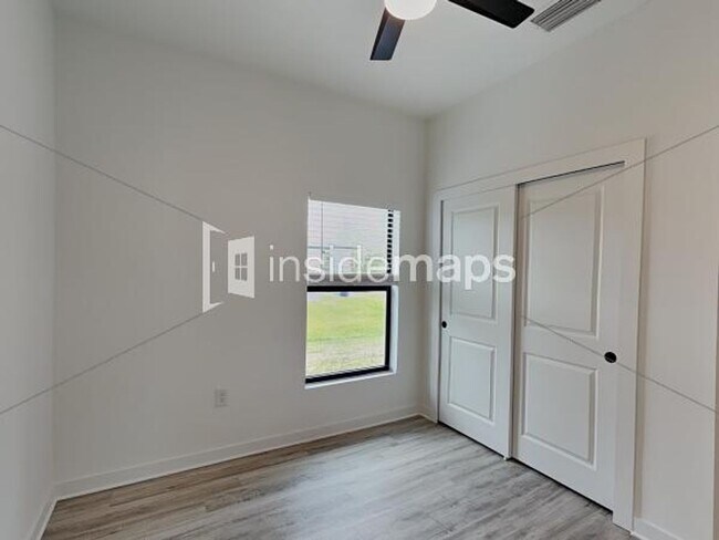 Building Photo - 1133 Abrams Blvd