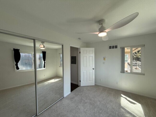 Building Photo - 7405 Charmant Dr