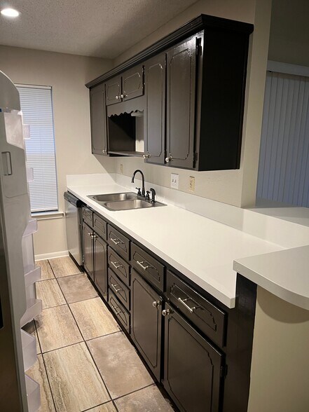 Building Photo - 2507 Bermuda Dr