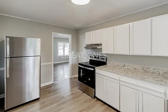 Building Photo - 724 84th St S