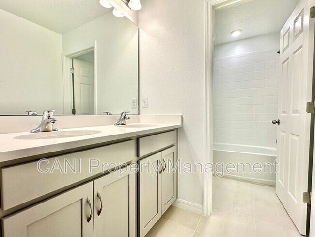 Building Photo - 1192 Happy Frst Lp