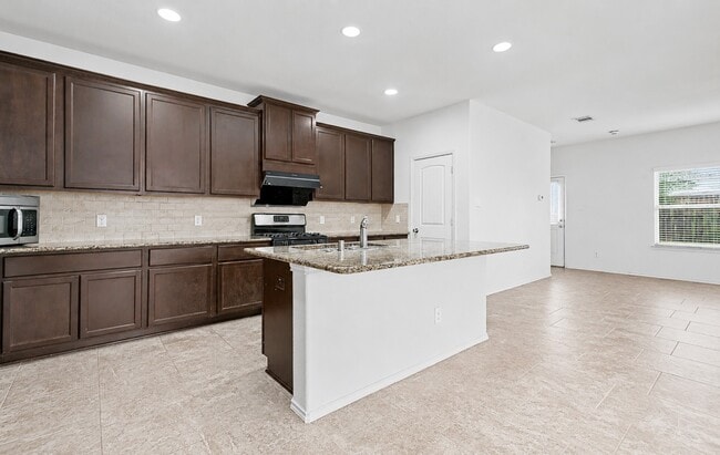 Building Photo - 166 Meadow Grove Dr