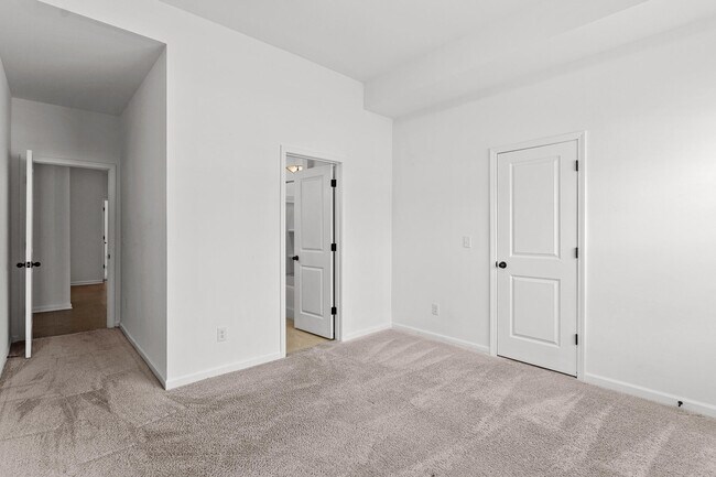 Building Photo - 3004 Earlham Wy