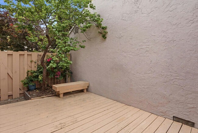 Building Photo - 2524 Roblar Ln