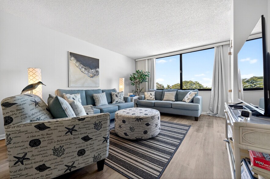 Building Photo - 6218 Palma del Mar Blvd S