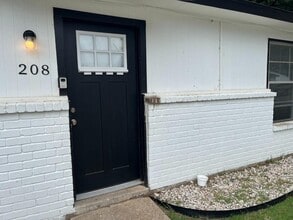 Building Photo - 2809 N Hwy 175