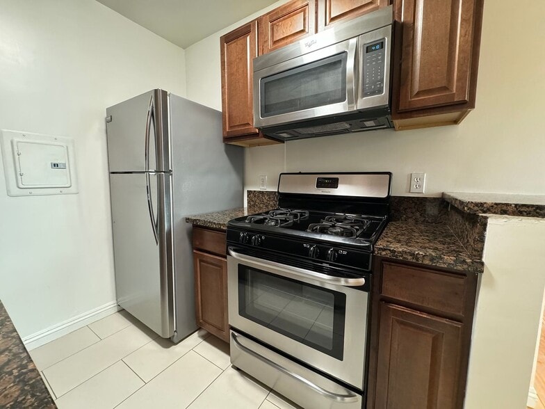 Building Photo - 12618 Pacific Ave