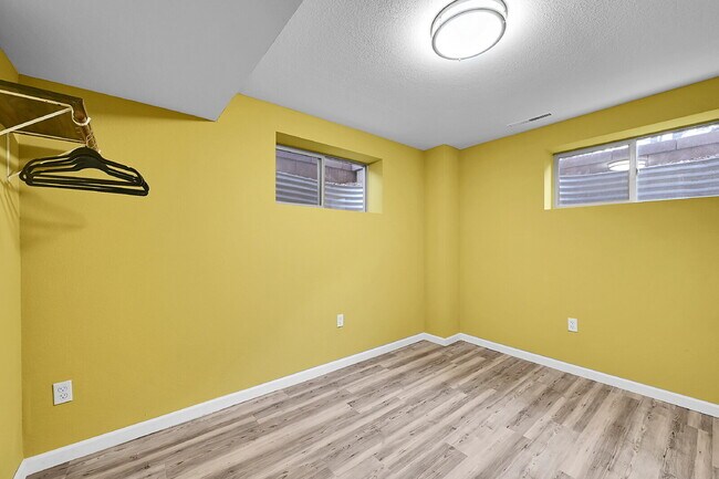 Building Photo - $2,895.00, 4 bed, 3.5 bath, located in Col...