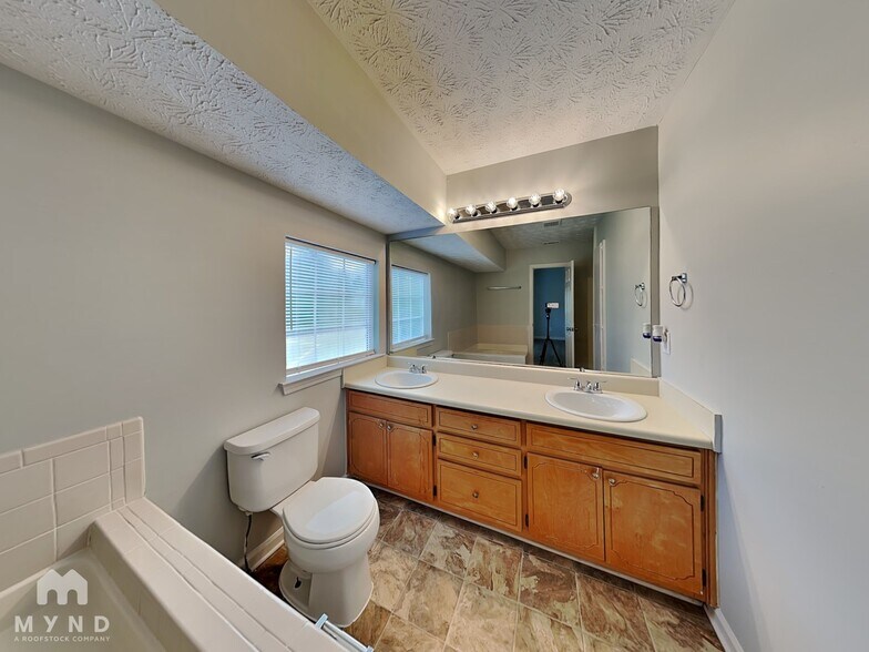 Building Photo - 1409 Hwy 81