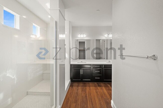 Building Photo - 1465 Blossom Way