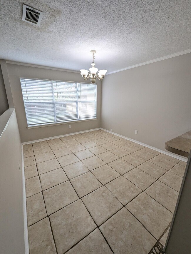 Building Photo - 1625 Campbell Dr N