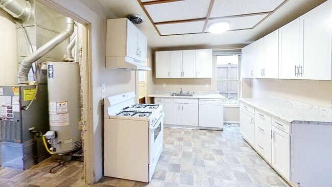 Building Photo - Single Family home located in the York Neighborhood