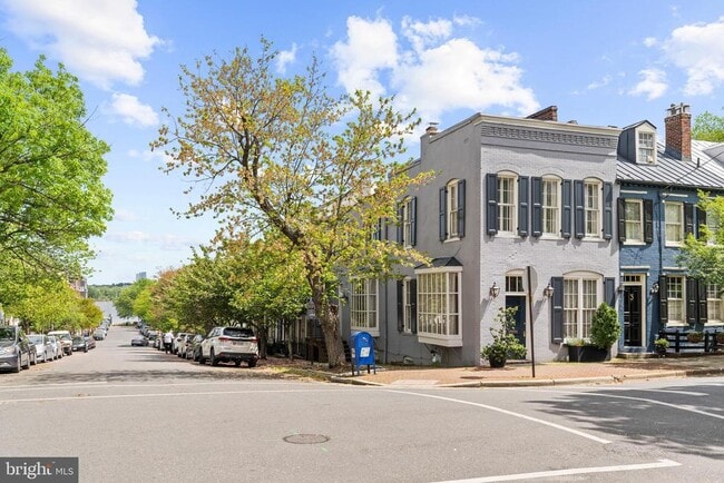 Building Photo - 400 S Lee St