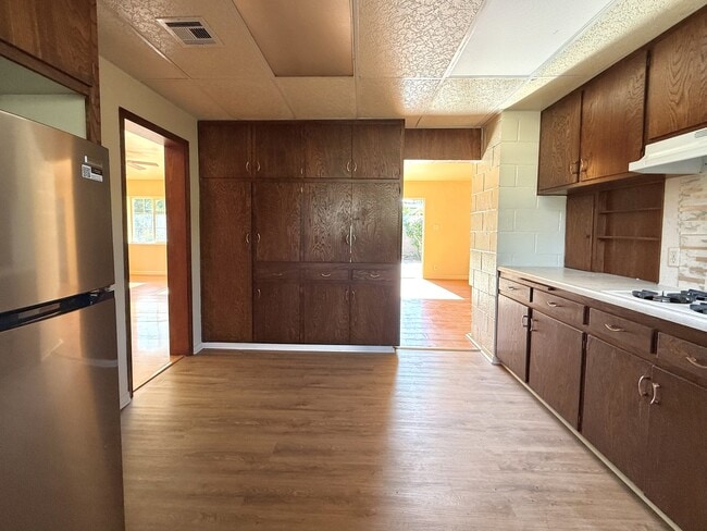 Building Photo - 13949 Oval Dr