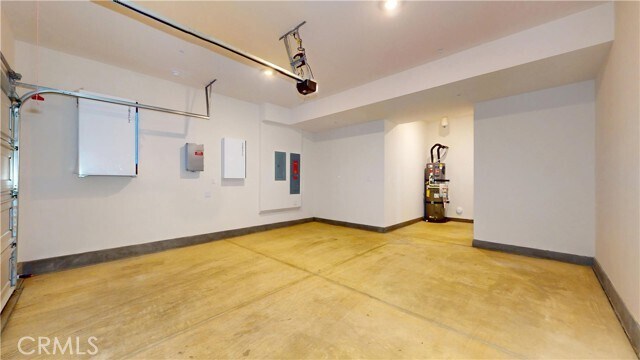 Building Photo - 8421 Gabrielino Ct