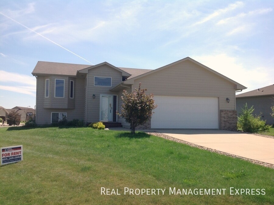Primary Photo - Beautiful 4 Bedroom 2 Bathroom Single Fami...