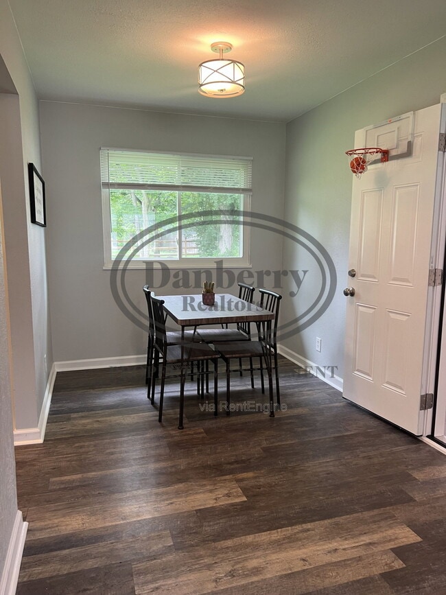Building Photo - 6051 Graystone Dr