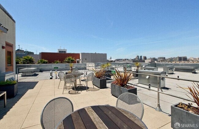 Building Photo - 451 Kansas St