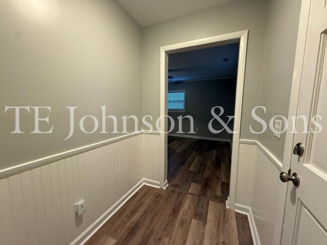 Building Photo - Modern Comfort with a Fenced Yard in Winston-Salem