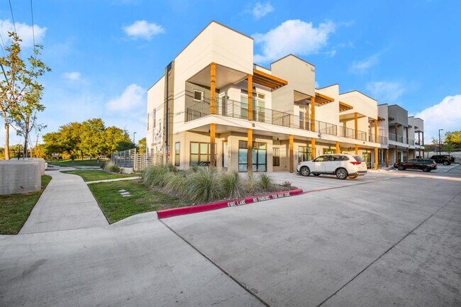 Building Photo - 4901 Springdale Rd