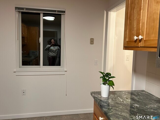 Building Photo - 419 Heritage Vlg