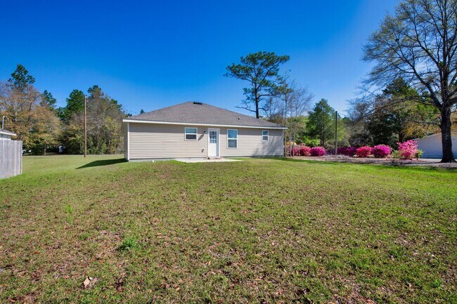 Building Photo - 3 bedrooms 2 bathrooms